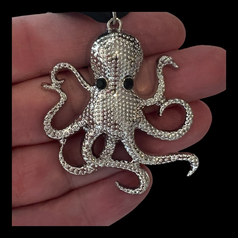 Shiny Silver Toned Octopus Pendant Choker Necklace - Picture 7 of 17
